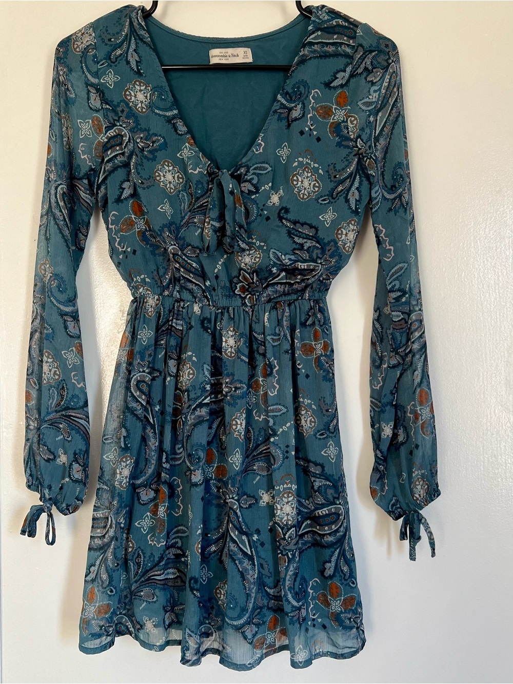 Abercrombie & Fitch Boho Teal Paisley Long-Sleeve Tie-Front Dress